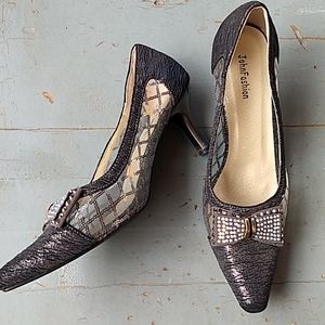 John Fashion fab silver sequined pumps